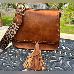 leather crossbody purse w/ cheetah strap